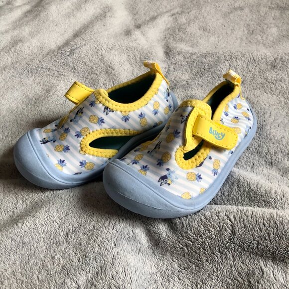 [Kids 5/6] NWOT Bluey Toddler Water Shoes Pineapple Stripe Swim Pool Beach Aqua - Picture 2 of 5